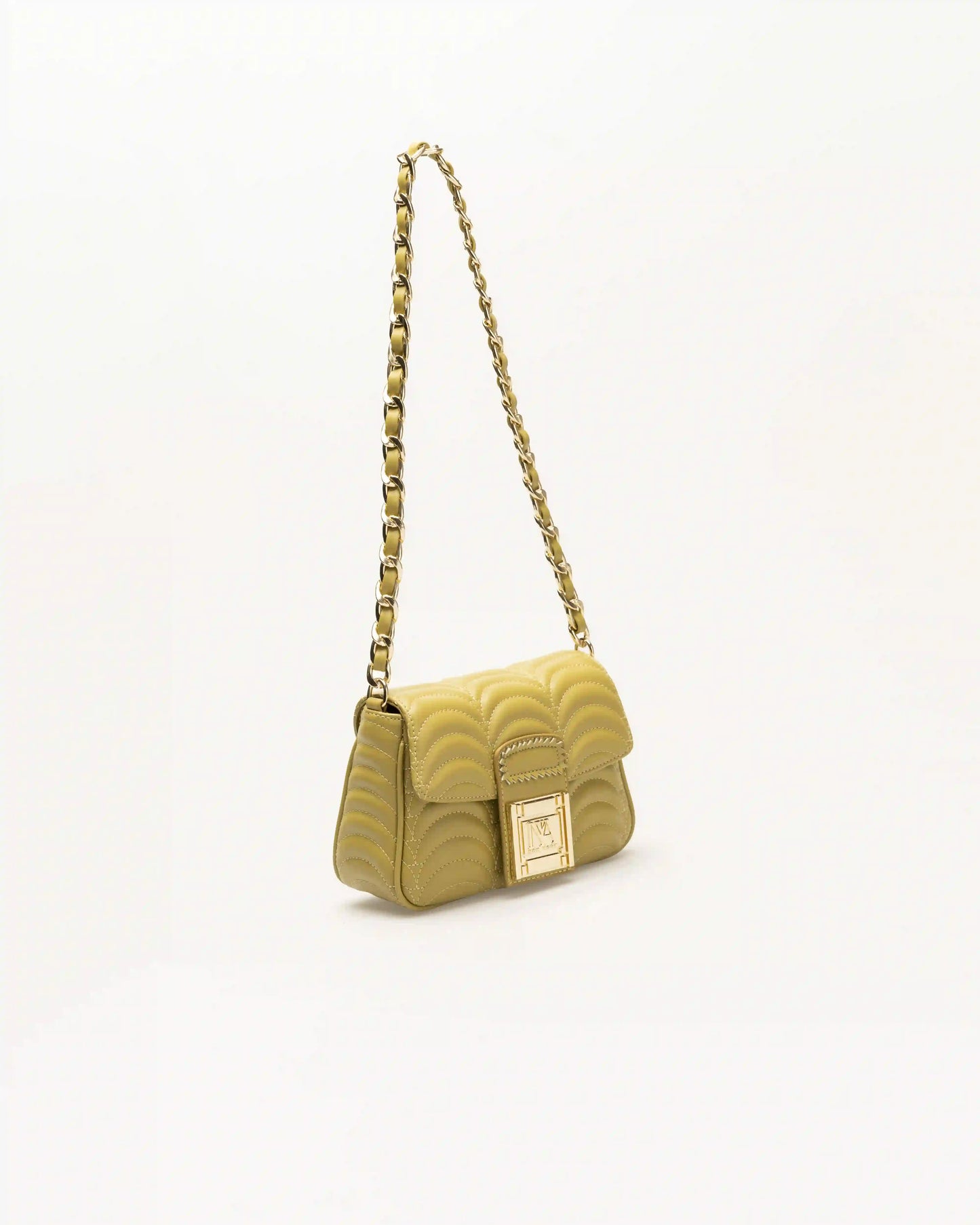 Elegant jay tuscan shoulder bag for a warm yet polished everyday accessory.