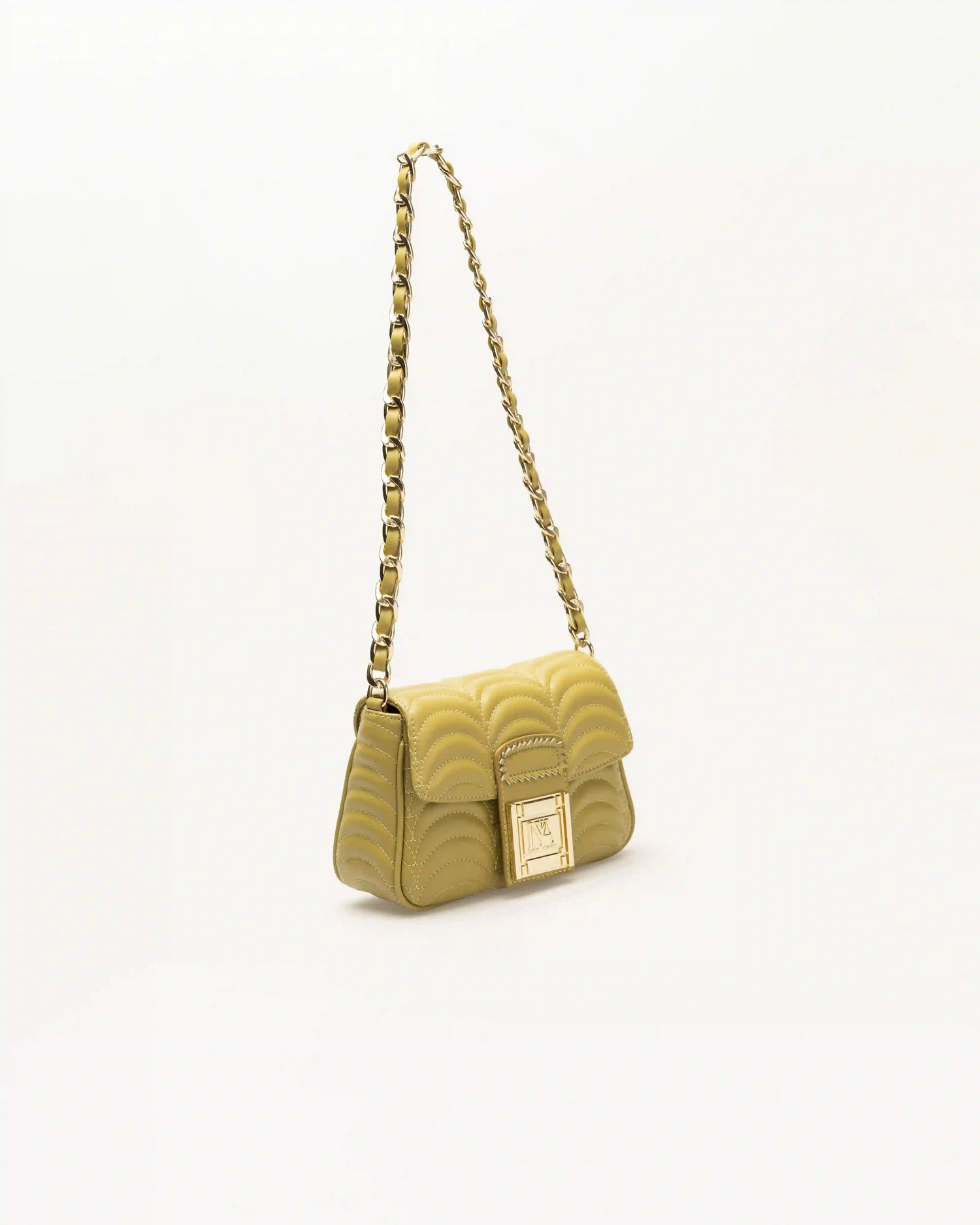 Elegant jay tuscan shoulder bag for a warm yet polished everyday accessory.
