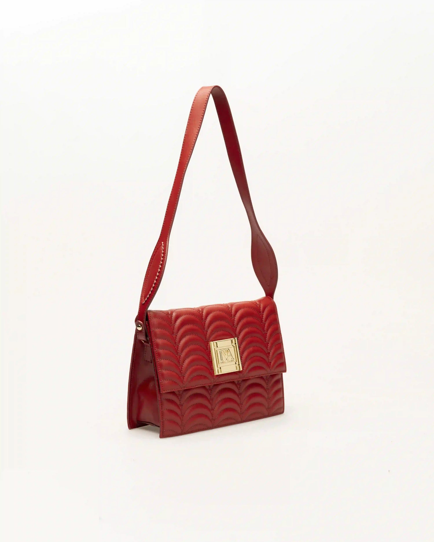 Versatile Queens N1 Red luxury leather shoulder bags for every occasion.